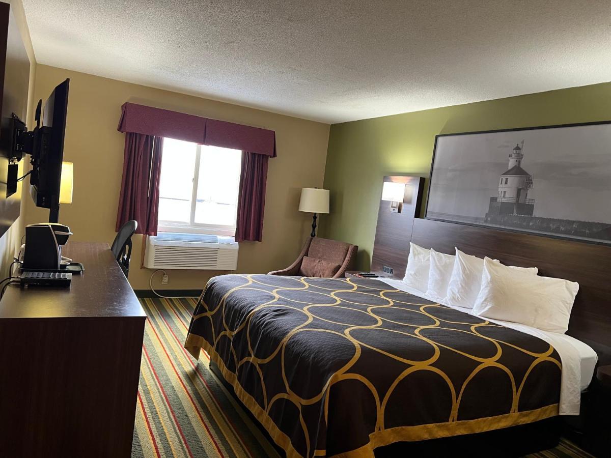Super 8 By Wyndham Superior Wi Hotel ภายนอก รูปภาพ