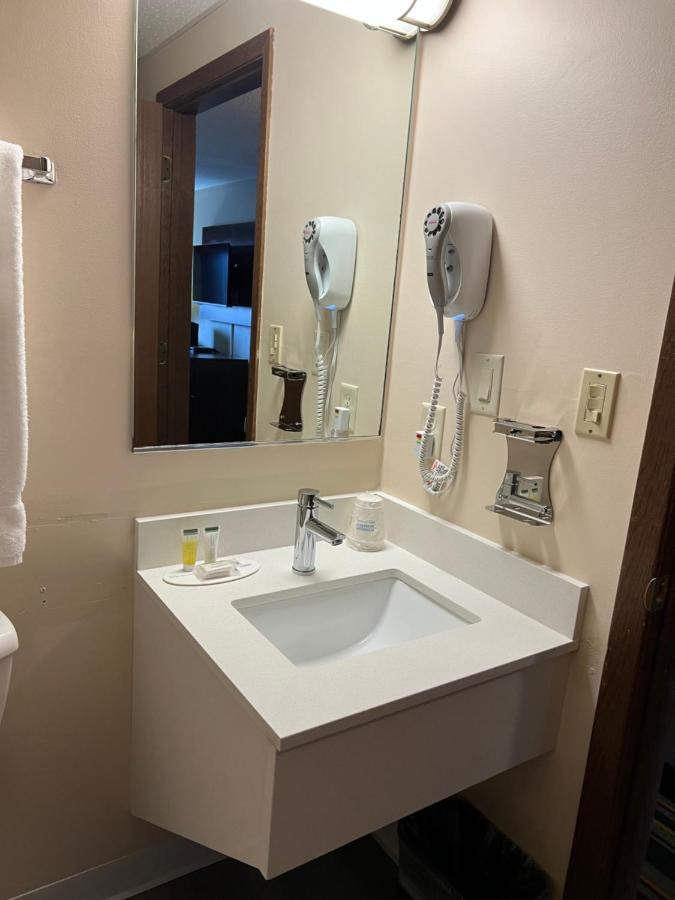 Super 8 By Wyndham Superior Wi Hotel ภายนอก รูปภาพ