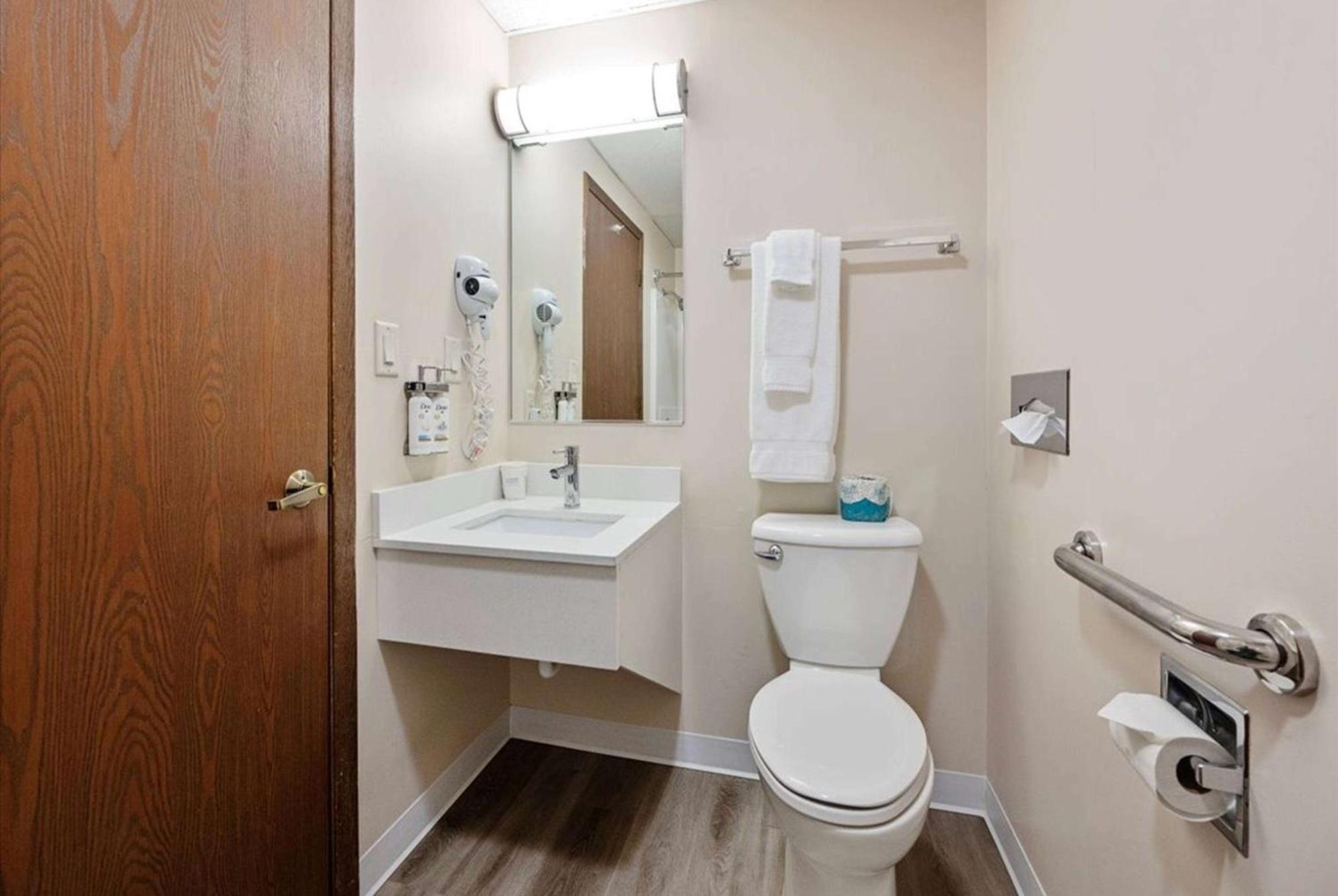 Super 8 By Wyndham Superior Wi Hotel ภายนอก รูปภาพ