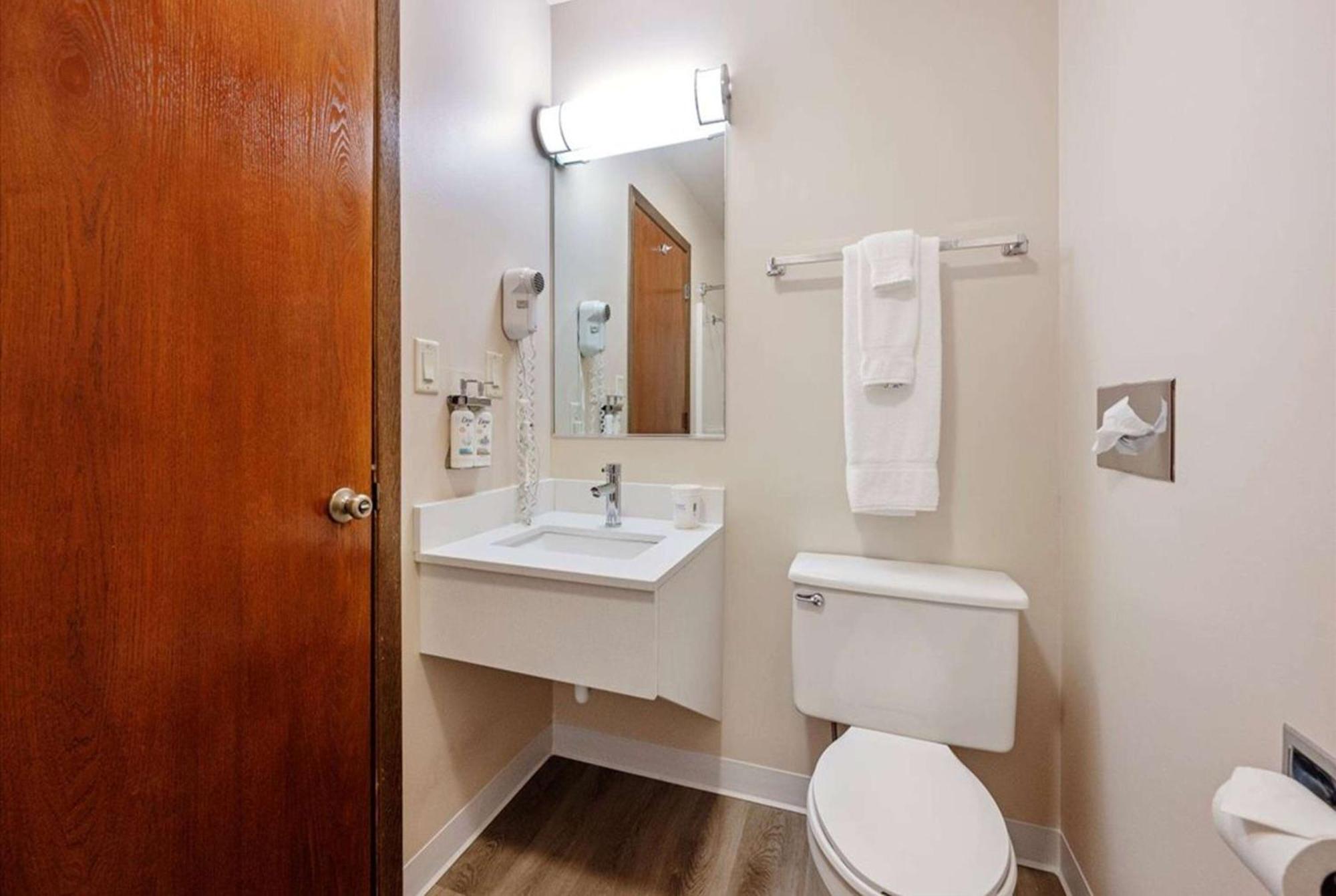 Super 8 By Wyndham Superior Wi Hotel ภายนอก รูปภาพ
