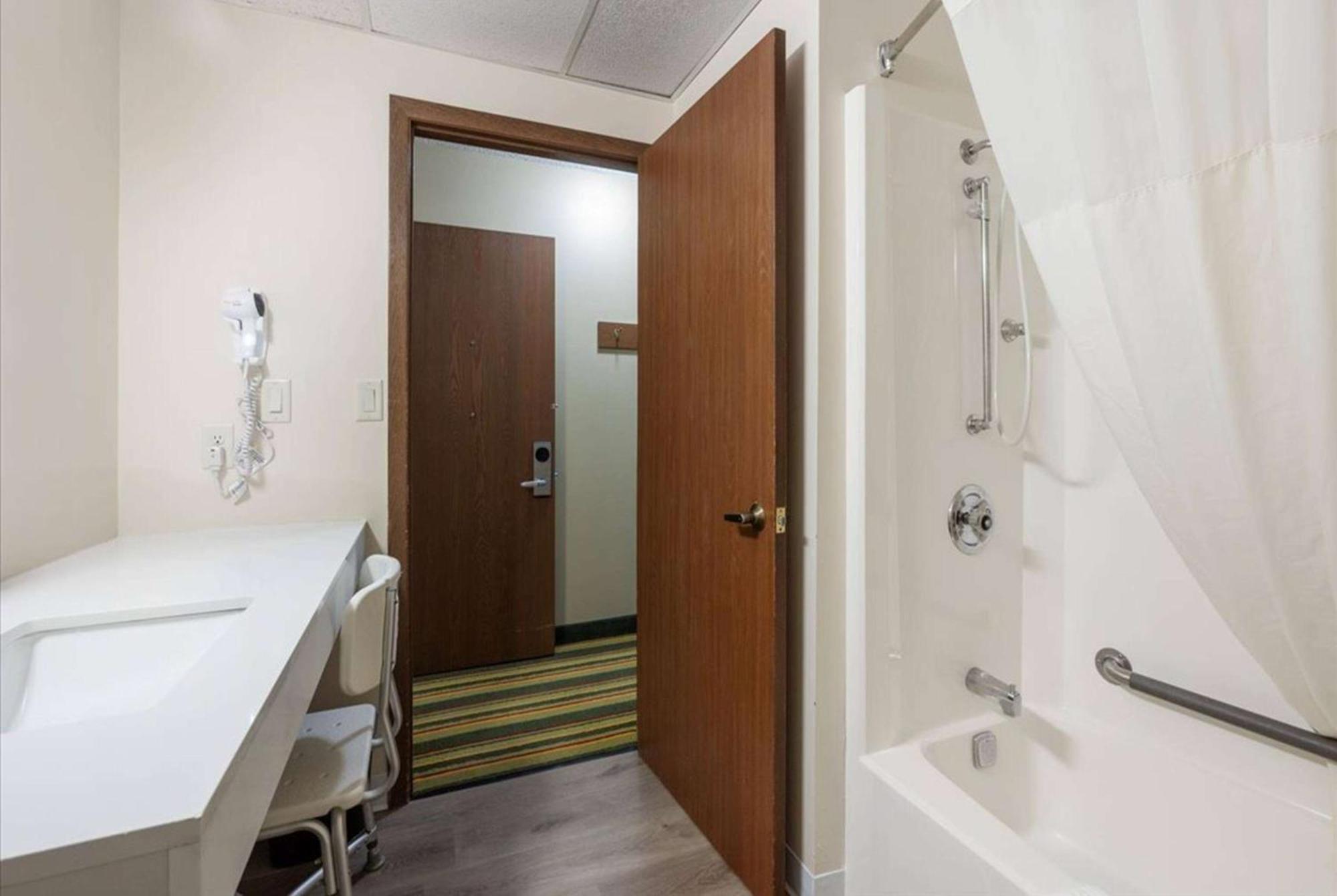 Super 8 By Wyndham Superior Wi Hotel ภายนอก รูปภาพ