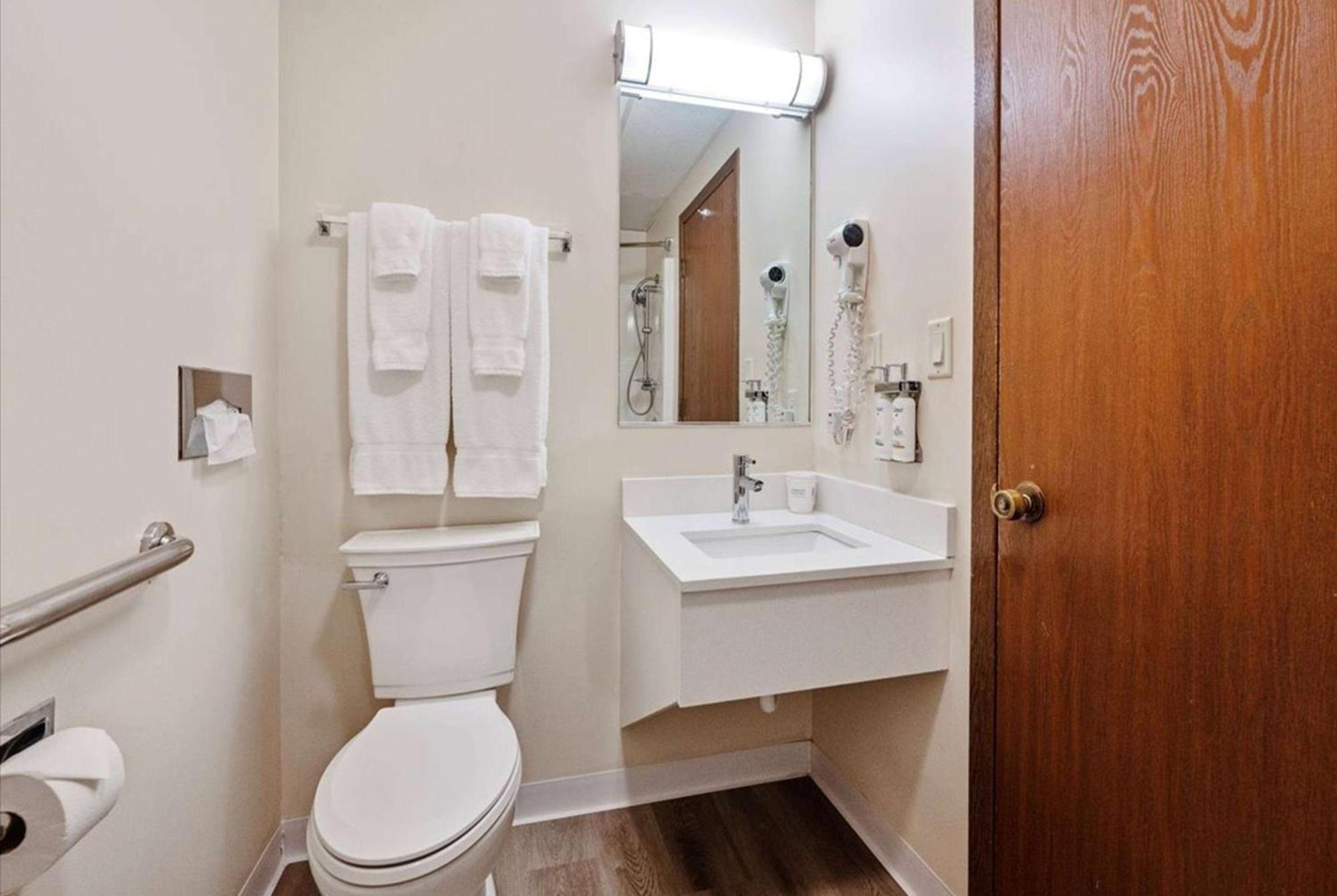 Super 8 By Wyndham Superior Wi Hotel ภายนอก รูปภาพ